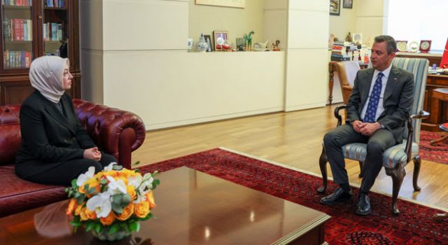 CHP Genel Başkanı Özgür Özel, Sinan Ateş'in Eşiyle Görüştü
