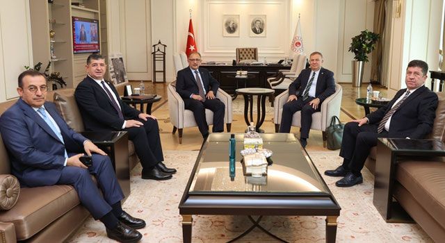 CHP Heyeti, Çevre ve Şehircilik Bakanı Özhaseki’yi Ziyaret Etti