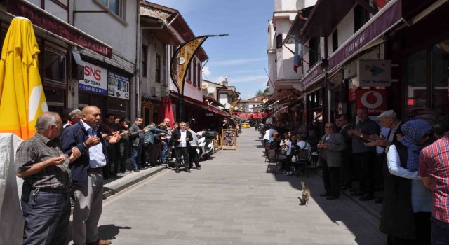 Cuma günleri yapılan esnaf duasına 2nci sınıf öğrencileri de katıldı