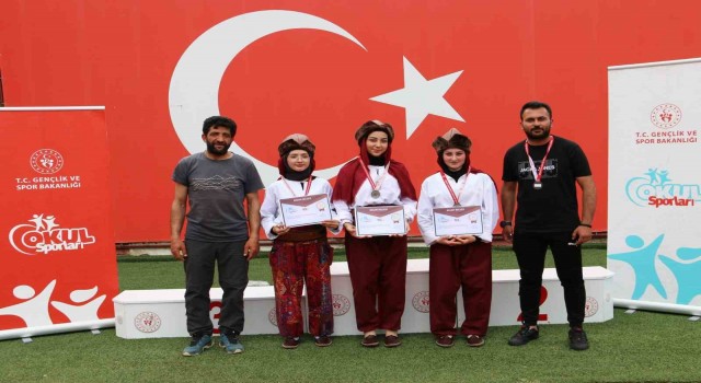 Darendeli kız öğrenciler Türkiye Şampiyonasında finale kaldı