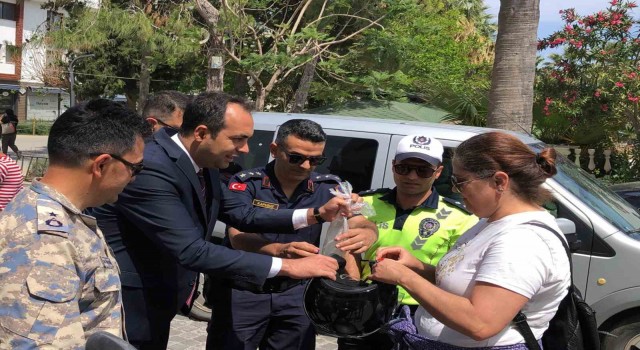 Datçada Motosiklet sürücülerine ‘Kask dağıtıldı