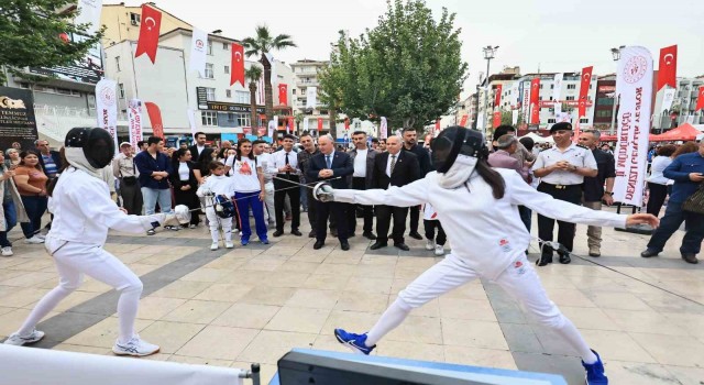 Denizli 19 Mayıs coşkusunu Gençlik ve Spor Festivalinde yaşadı