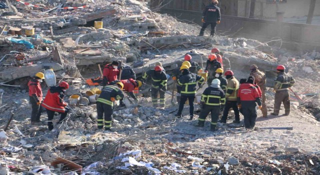 Depremde 100 kişinin hayatını kaybettiği Hisami Apartmanı davasına devam edildi