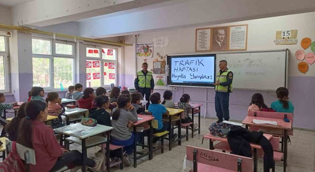 Develide jandarma ekipleri öğrenci ve öğretmenlere trafik eğitimi verdi