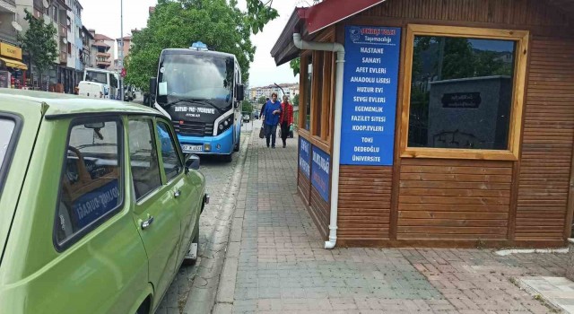 Devrekte yaya yoluna yapılan dolmuş durağı tepki çekiyor