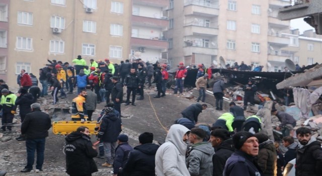 Diyarbakırda 60 kişinin hayatını kaybettiği Yoldaş Apartmanı davasında müteahhit hakim karşısına çıktı