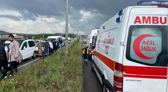 Diyarbakırda 8 araçlı zincirleme kaza: 2 yaralı
