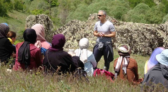 Doğal terapi, hem geziyorlar hem stres atıyorlar