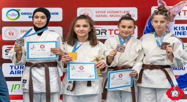 Ecrin Benlioğlu, Yıldızlar Avrupa Kupasında yarışmaya hak kazandı