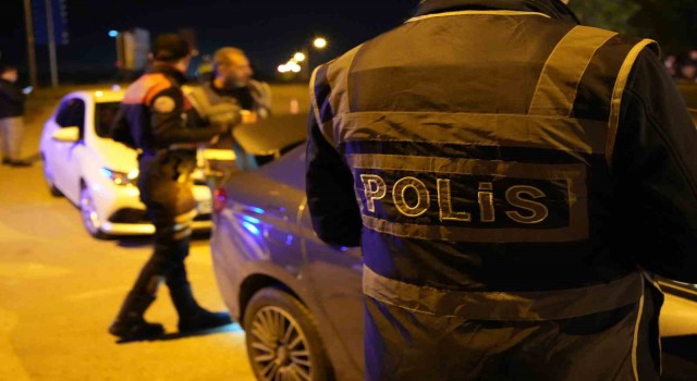 Edirnede polisin dur ihtarına uymayan sürücü: Çevirdik direksiyonu kaçtık
