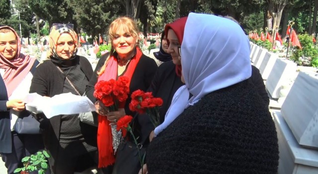 Edirnekapı Şehitliğinde hüzünlü Anneler Günü
