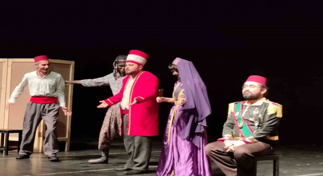 Efelerde Hamdinin İşleri Orta Oyunu tiyatroseverlerle buluşacak