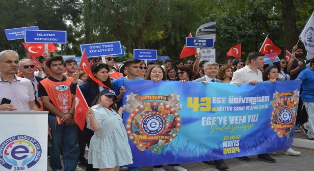 “Egeye Vefa Yılı Şenlik Yürüyüşü” renkli görüntülere sahne oldu