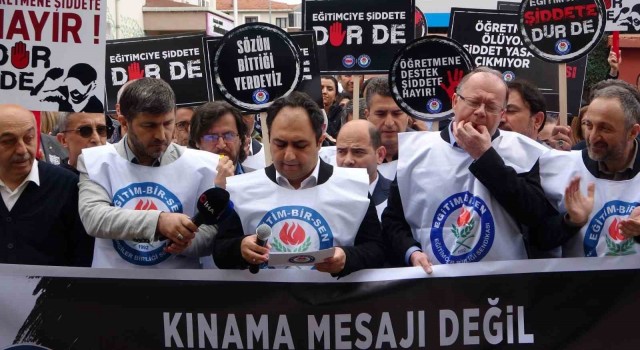 Eğitim Bir-Sen üyeleri, Maltepede okul yöneticilerine saldırıyı protesto etti