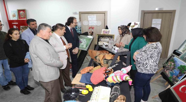 Elazığ Belediyesi hanımeli el sanatları sergisi açıldı