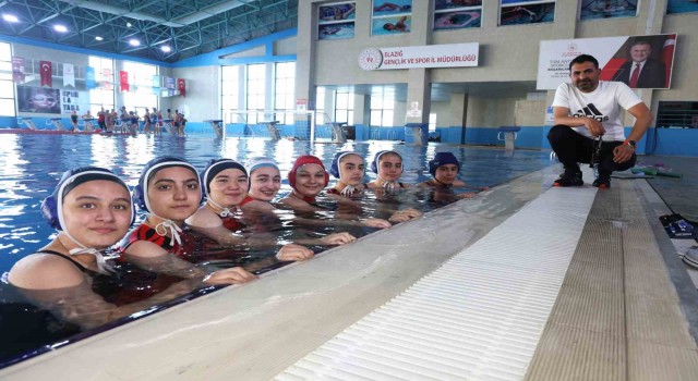 Elazığ Gençlik ve Spor Kulübü sutopu takımı, altyapı yetenekleriyle zirvede