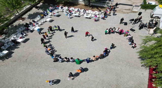 Elazığda Engelsiz Uçurtma Şenliği renkli görüntülere sahne oldu