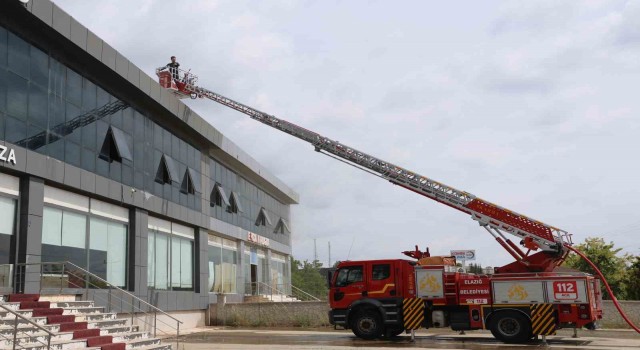 Elazığda iş yerinde çıkan yangın söndürüldü