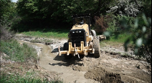 Elazığda yağışlardan zarar gören köy yollarında reglaj çalışmaları devam ediyor