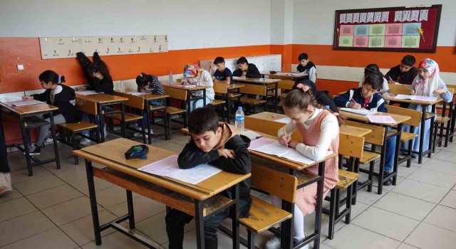 Ercişte ‘Kitap Kurdu Yarışması