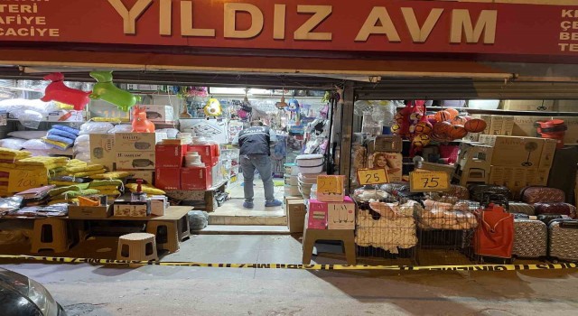 Esenyurtta alışveriş yapan çifte silahlı saldırı: 1 ölü, 1 yaralı