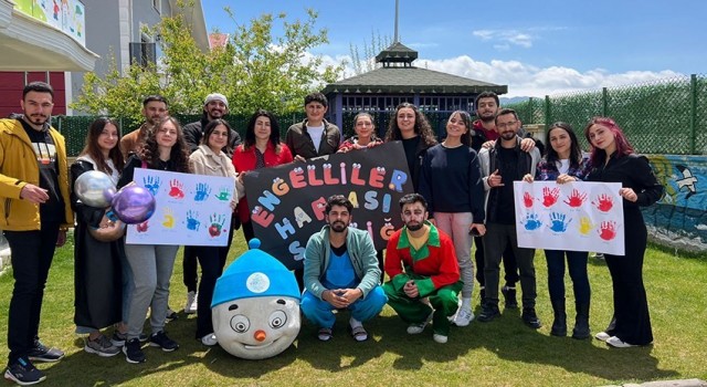 ETÜlü gençler çocuklarla çocuk oldu
