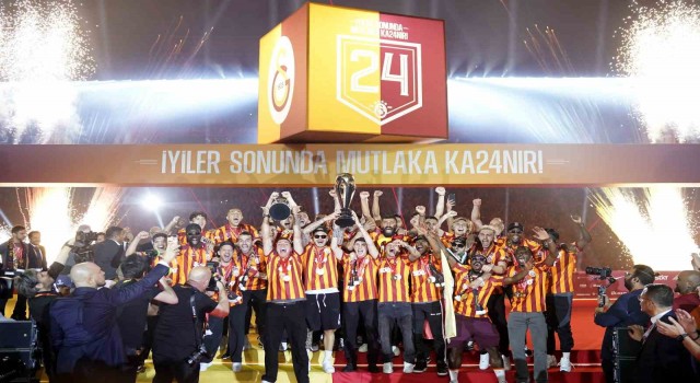 Galatasaraydan 3 kupalı kutlama