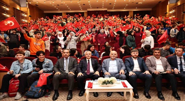Gazi torunları Çanakkalede ecdada dua ediyor
