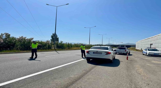 Gazipaşada kurallara uymayan 4 araç trafikten men edildi