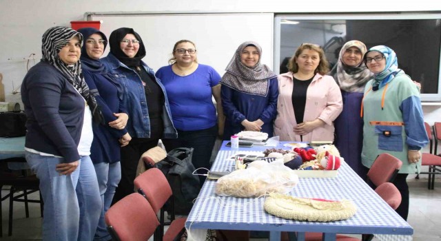 Gedizde El Sanatları Kursu 9 yıldır devam ediyor