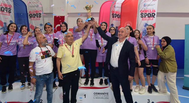 Genç Voleybolcuların Final Heyecanı