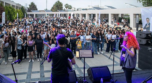 Gençler Sınav Stresini Mersin Büyükşehir’in Konserinde Attı