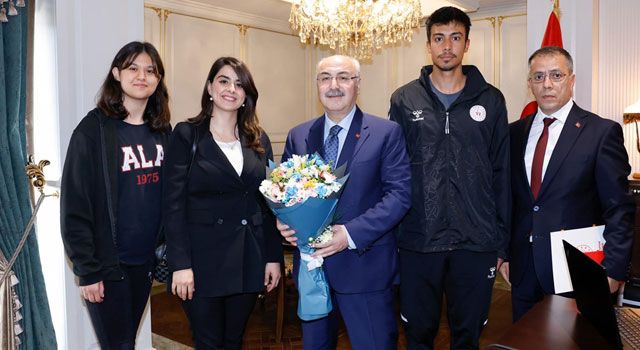 Gençlerden Vali Köşger’e 19 Mayıs Ziyareti