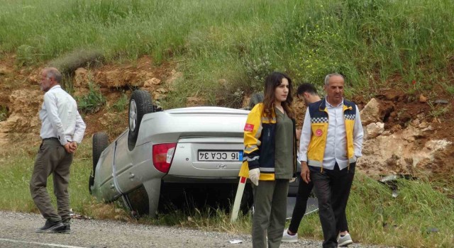 Gercüşte 3 aracın karıştığı kazada otomobil ters döndü, kimsenin burnu dahi kanamadı