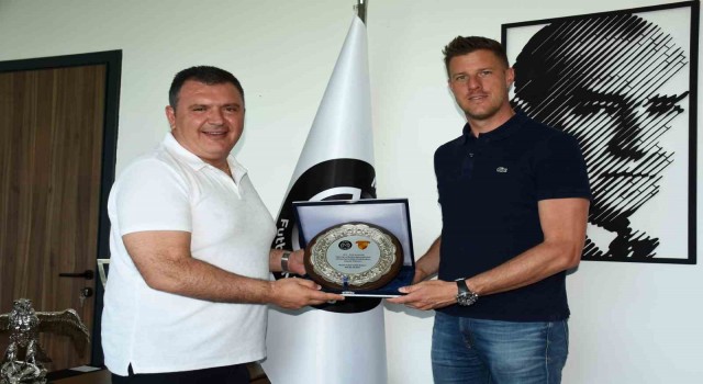 Göztepe Sportif Direktörü Ivan Manceden Manisa FKya ziyaret
