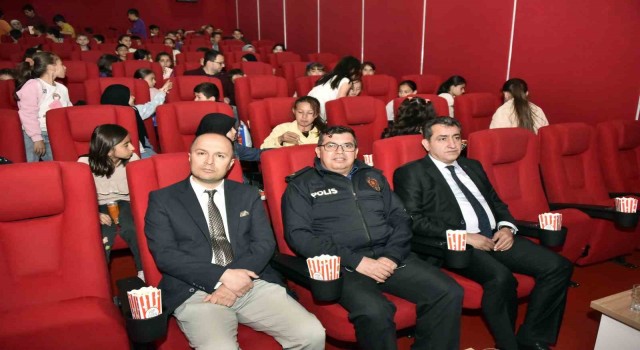 Gümüşhanede çocuklar sinema keyfiyle bilinçleniyor