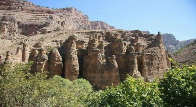 Gümüşhanede doğa harikası peribacaları hafriyat altında kaldı