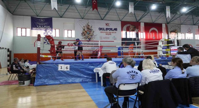 Gümüşhanede okullar arası Muaythai Türkiye Şampiyonası kıyasıya mücadelelere sahne oluyor