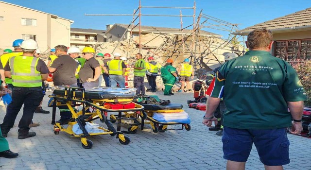 Güney Afrikada inşaat halindeki bina çöktü: 5 ölü, 49 kayıp
