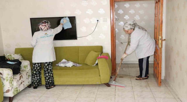 Haliliyede evde bakim hizmeti ile haneler temizleniyor