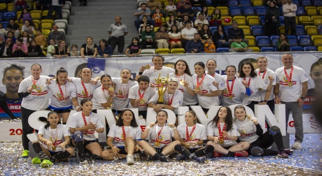 Hentbol Kadınlar Süper Liginde Armada Praxis Yalıkavak şampiyon oldu