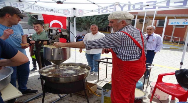 Hisarcıkta hastane personelinden lokma ikramı