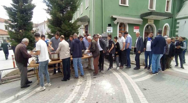 Hisarcıkta Şehitler Mahallesinde hayır yemeği