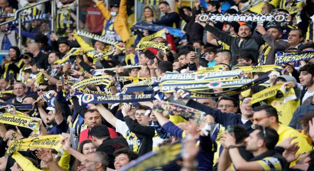 İl Spor Güvenlik Kurulu, 19 Mayıs Pazar günü Rams Parkta oynanacak olan Galatasaray ?? Fenerbahçe maçına 2 bin 400 sarı-lacivertli taraftarın alınmasına karar verdi.