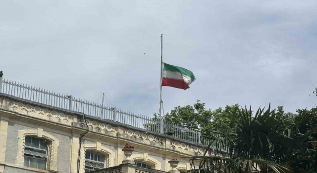 İran İstanbul Başkonsolosluğunda bayraklar yarıya indirildi