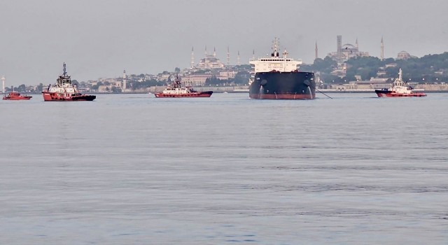 İstanbul Boğazında gemi trafiği çift yönlü ve geçici olarak askıya alındı