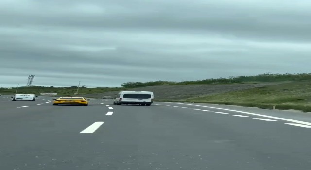 İstanbulda aynaları kapalı şekilde trafikte seyretti
