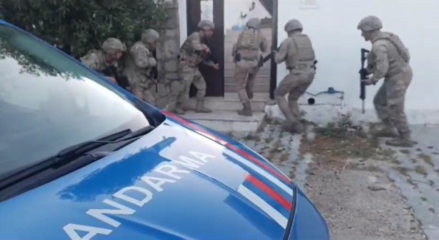 İzmirde dolandırıcı şebekesi çökertildi: Dev operasyonda 11 gözaltı