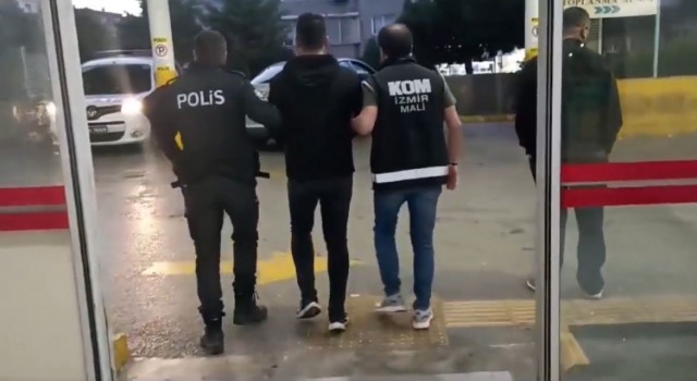 İzmirde FETÖ operasyonu: 31 gözaltı