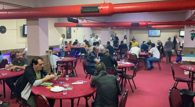 İzmirde kumar baskını: 124 kişi yakalandı